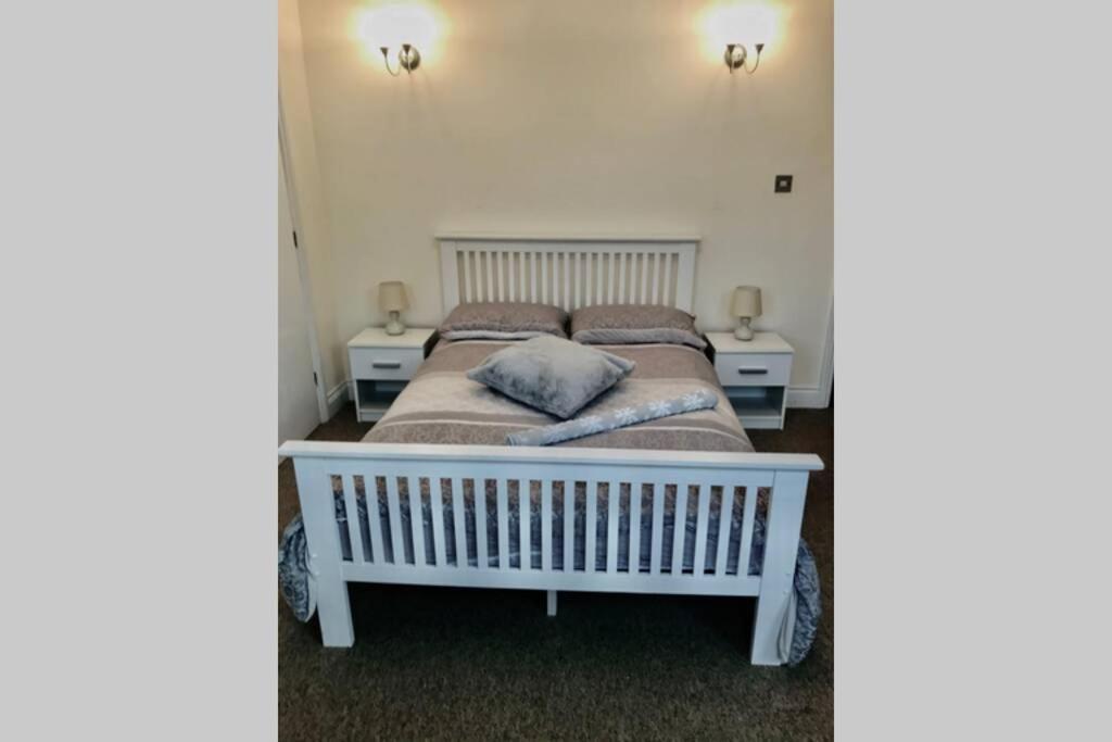 Luxury 2 Beds Apartment By The Sea ボーンマス エクステリア 写真