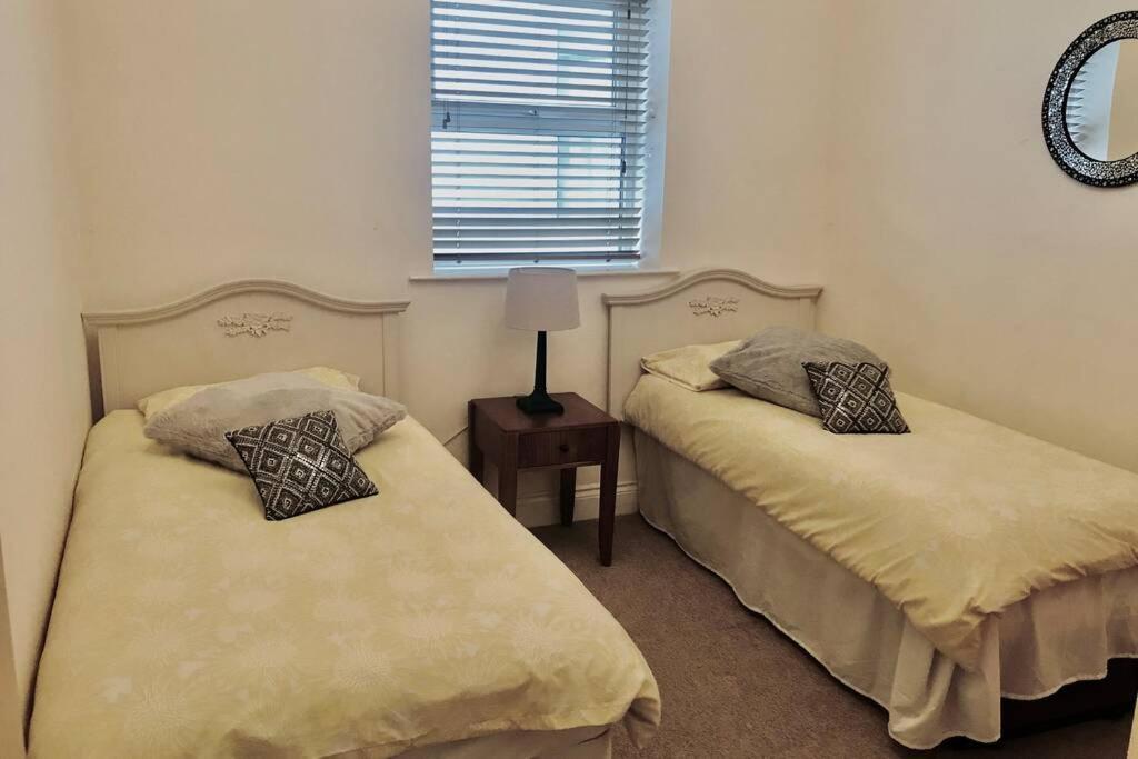 Luxury 2 Beds Apartment By The Sea ボーンマス エクステリア 写真