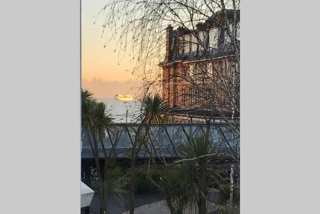 Luxury 2 Beds Apartment By The Sea ボーンマス エクステリア 写真