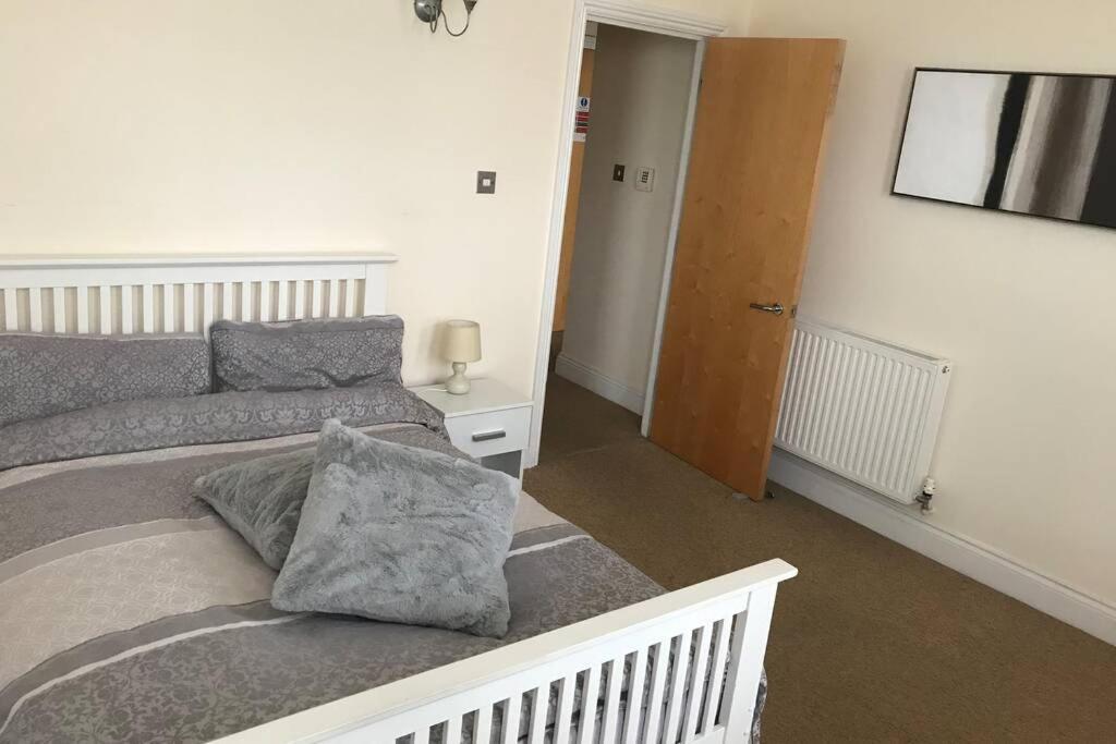 Luxury 2 Beds Apartment By The Sea ボーンマス エクステリア 写真