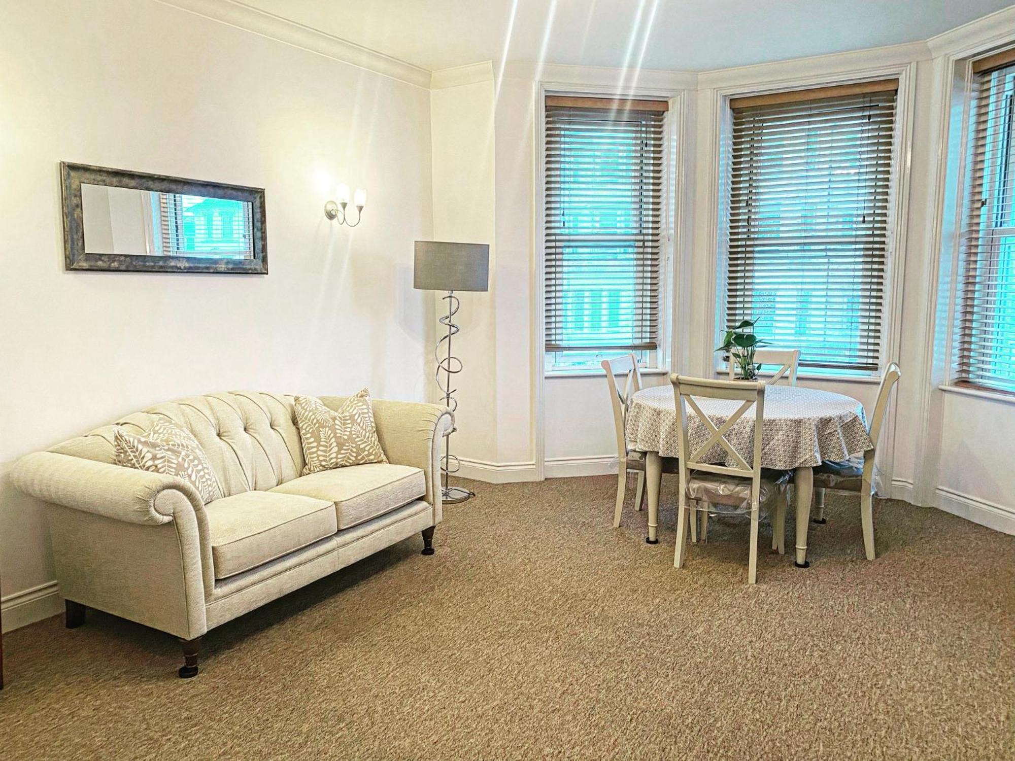 Luxury 2 Beds Apartment By The Sea ボーンマス エクステリア 写真